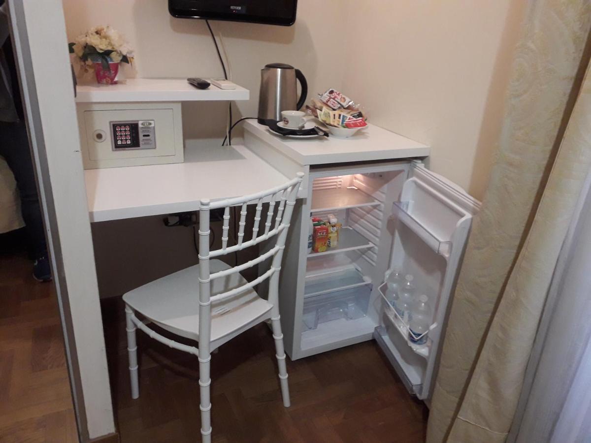 เปอตี ชาโต Bed & Breakfast มอนเตกาตินี แตร์เม ภายนอก รูปภาพ