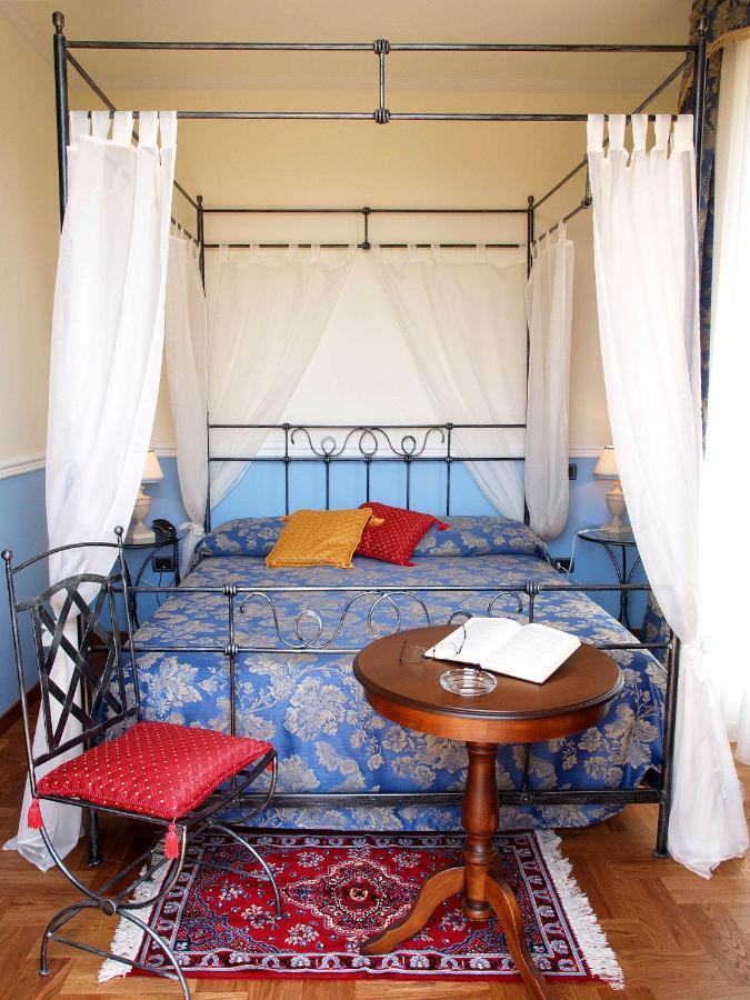 เปอตี ชาโต Bed & Breakfast มอนเตกาตินี แตร์เม ภายนอก รูปภาพ