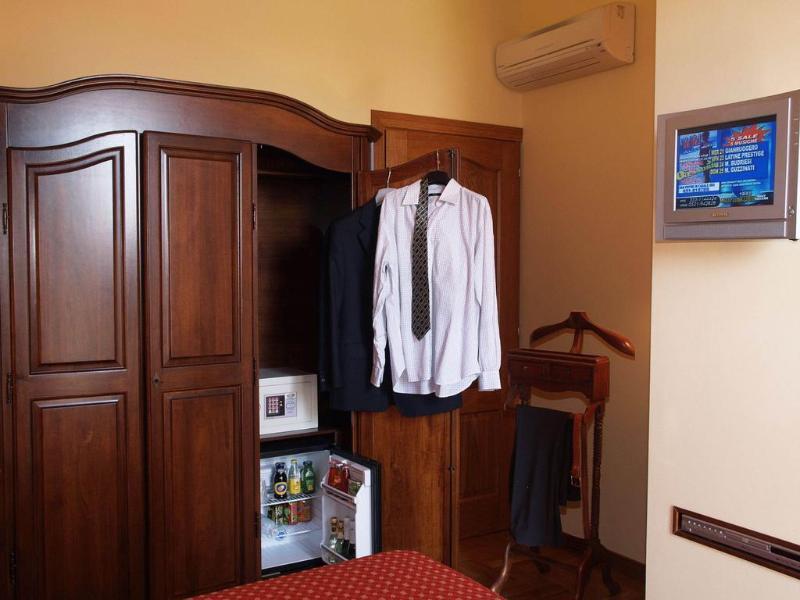 เปอตี ชาโต Bed & Breakfast มอนเตกาตินี แตร์เม ภายนอก รูปภาพ