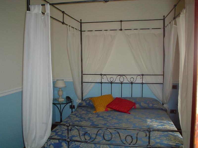 เปอตี ชาโต Bed & Breakfast มอนเตกาตินี แตร์เม ภายนอก รูปภาพ
