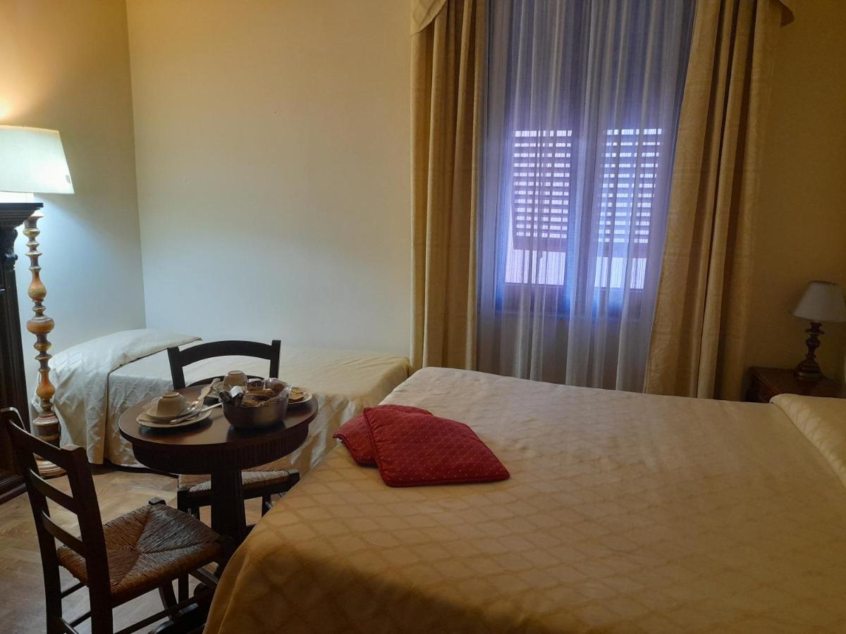 เปอตี ชาโต Bed & Breakfast มอนเตกาตินี แตร์เม ภายนอก รูปภาพ