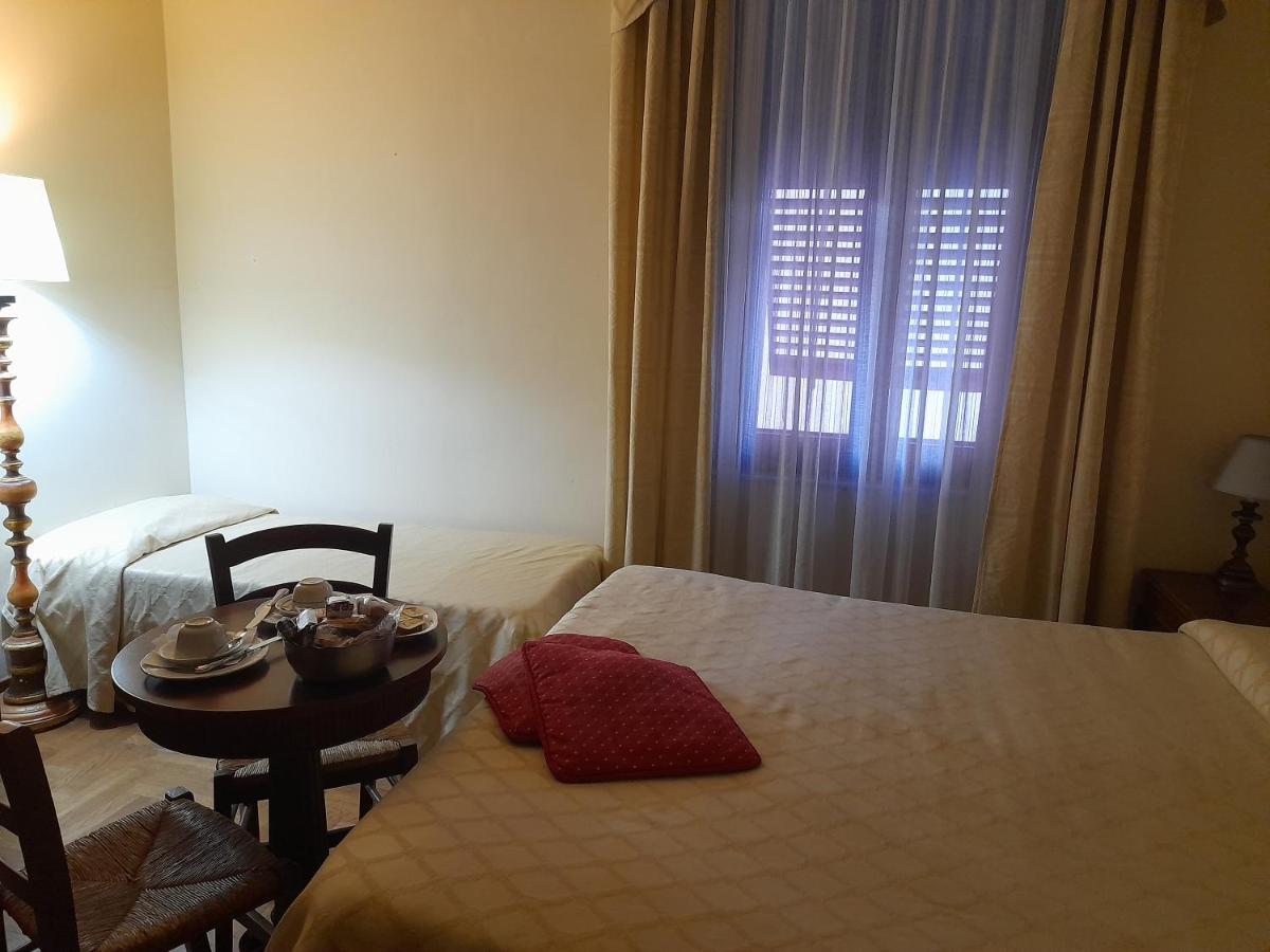 เปอตี ชาโต Bed & Breakfast มอนเตกาตินี แตร์เม ภายนอก รูปภาพ