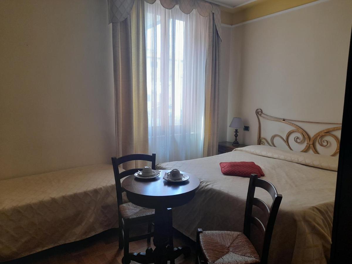 เปอตี ชาโต Bed & Breakfast มอนเตกาตินี แตร์เม ภายนอก รูปภาพ