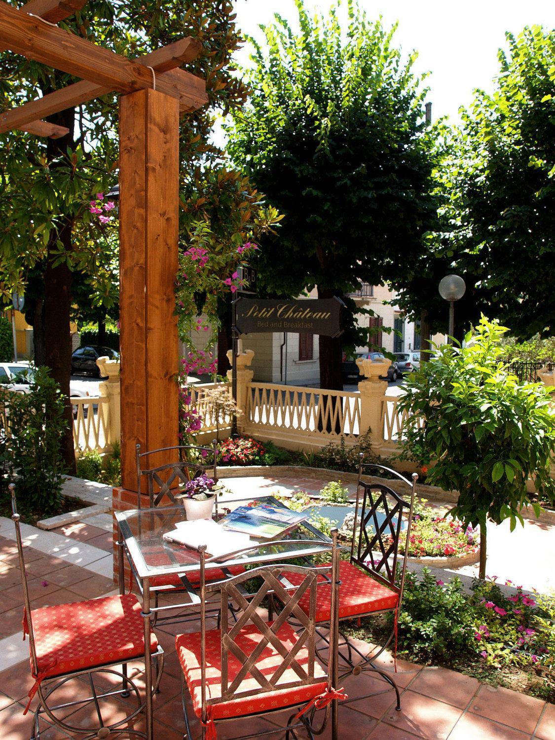 เปอตี ชาโต Bed & Breakfast มอนเตกาตินี แตร์เม ภายนอก รูปภาพ