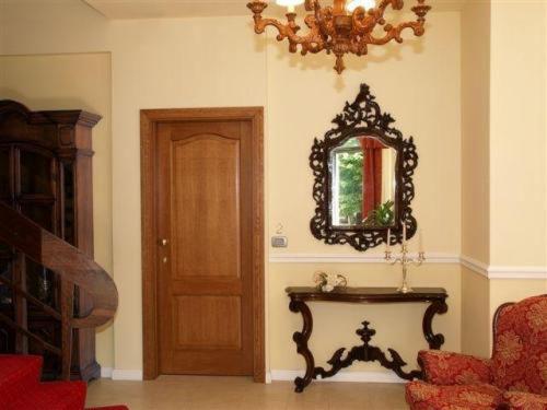 เปอตี ชาโต Bed & Breakfast มอนเตกาตินี แตร์เม ภายนอก รูปภาพ