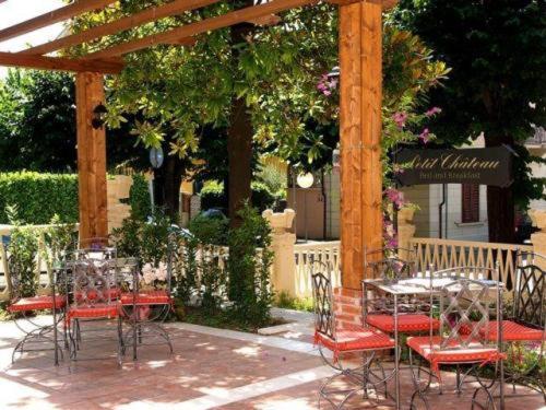 เปอตี ชาโต Bed & Breakfast มอนเตกาตินี แตร์เม ภายนอก รูปภาพ